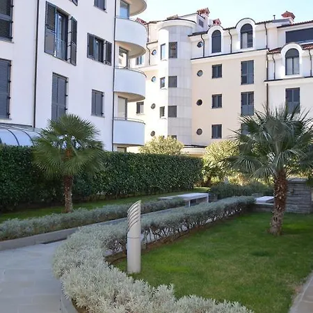 Rezidenca Park Lucija Apartment